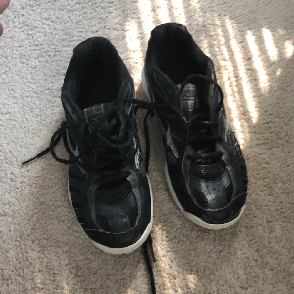 Mizuno volleyball shoes